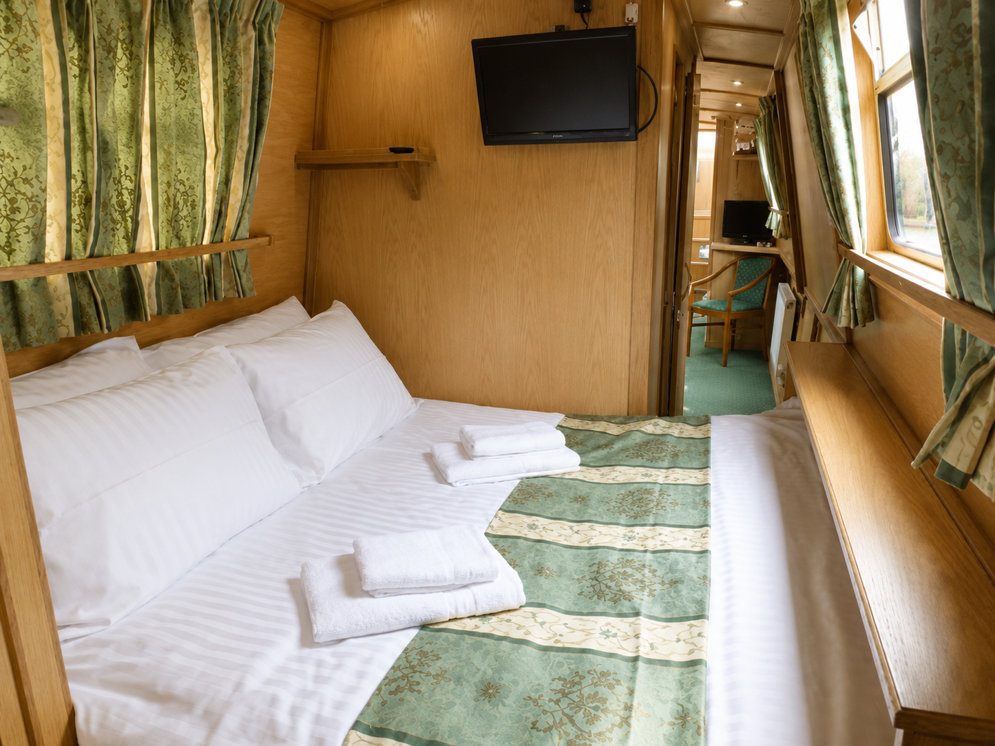 2 Person - 7 Day Last Minute Narrowboat holiday