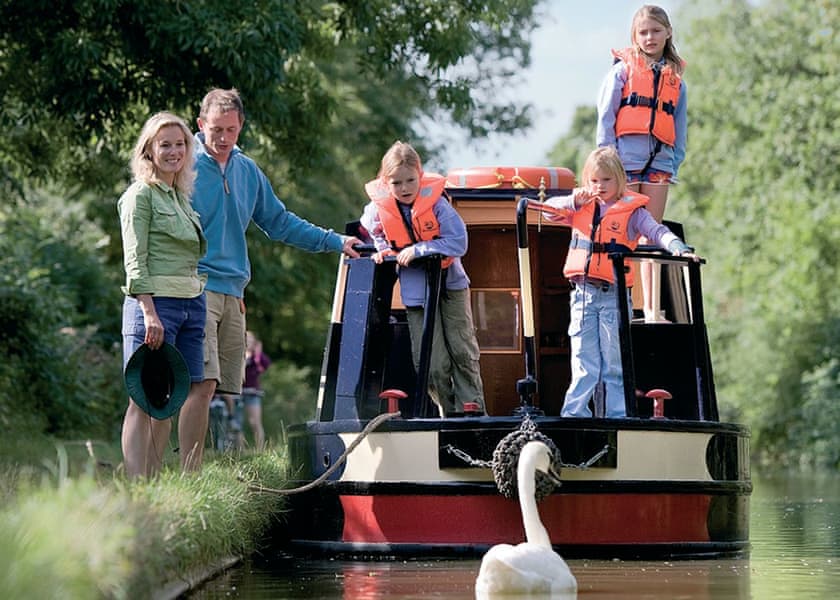 4 - 6 Person - 7 Day Last Minute  Narrowboat holiday
