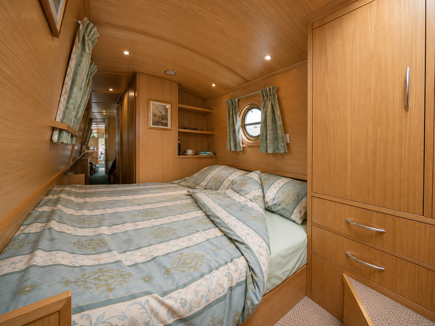 Emily - Elite 4 Narrowboat Hire TEST