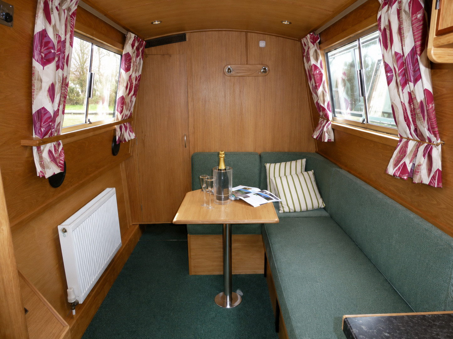 Rebecca - Discovery 6R Narrowboat Hire