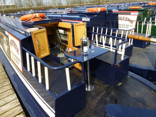 Rear deck dining on a Regency model in the Elite collection