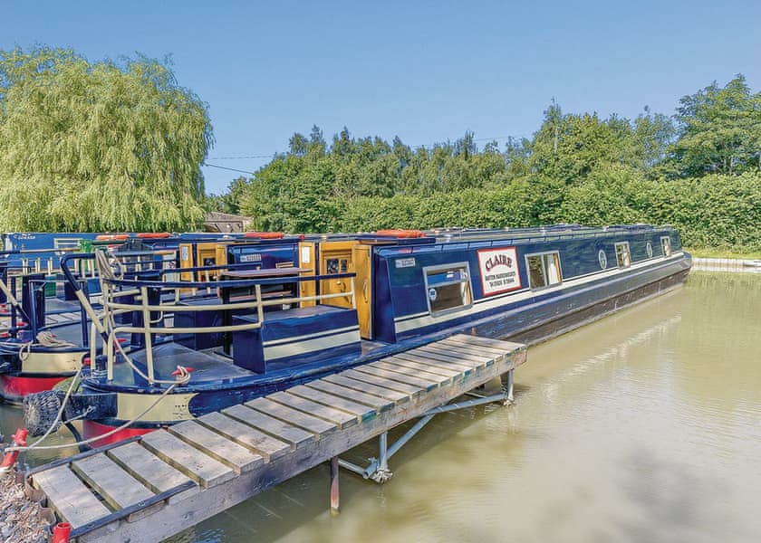 Regency 4 narrowboat photograph · view Claire