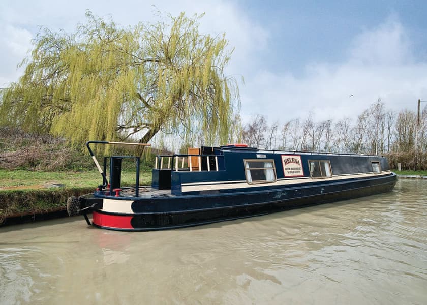 Elite 2 narrowboat photograph · view Amelia