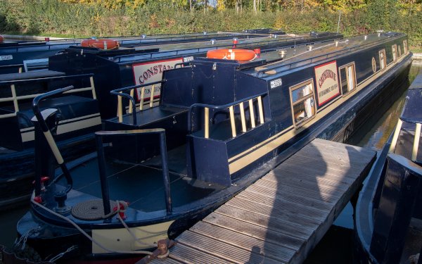 Elite 6R2B narrowboat photograph · view Catherine