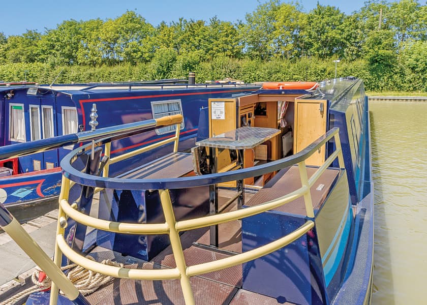 Rebecca - Discovery 6R Narrowboat Hire